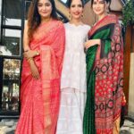 Sayantani Guhathakurta Instagram - নববর্ষের সাজগোজ , খানপিনা আর আড্ডা 🥰 Swipe left ◀️ #bengalinewyear #sareelove #bengalitraditionalfood