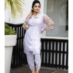 Sayantani Guhathakurta Instagram - Elegance is an attitude ... 💜 Click - @anjandhauriphotography Mk up - @ig_baishakhi Hair - #joydas Styling - @proloydasguptacouture Outfit - @sansabypoojakapoor Location - @thepark_kol Shoot for @aajkaal.in Retouch - @retouch_amit