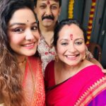 Sayantani Guhathakurta Instagram - নববর্ষের সাজগোজ , খানপিনা আর আড্ডা 🥰 Swipe left ◀️ #bengalinewyear #sareelove #bengalitraditionalfood