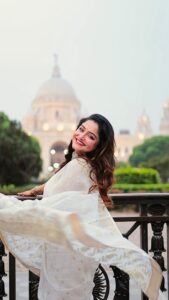 Sayantani Guhathakurta Instagram - বছরের প্রথম দিনটা কাটুক নিজের মতো করে...🥰 হাসিতে খুশিতে ভরে উঠুক নতুন বছরের প্রতিটি দিন ,শুভ নববর্ষ 🙏🏻 #reels #reelsinstagram #reellove #reelvideo #reeitfeelit #reelkarofeelkaro #reelkorbofeelkorbo #trending #boireeltime Jewellery - @style_addict_jewellery Captured by @clickbuzzabir ast - @sayan_rakshit95