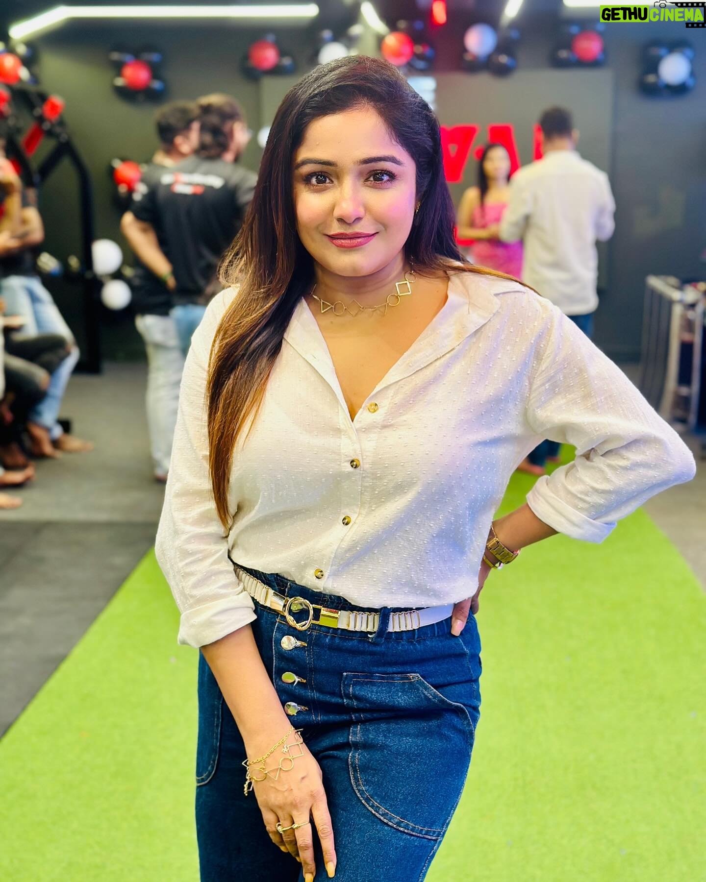 Sayantani Guhathakurta Instagram - @rivalsportsindia gym opening day ā¤ļø 1st sports gym in Kolkata .. swipe left āļø congratulations bro @sj_godlyk and @doctor.athlete . @rivalfitnessstudio 1st look by @t2telegraph .. spl thanks to @smita_rcee šš» Wonderful write up @khatoonfarah