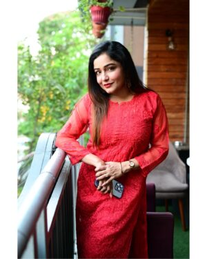 Sayantani Guhathakurta Instagram - Life is all about having a good time. ...🥰
Meeting @koneenica_banerjee  on her birthday ❤️
Swipe left ◀️
#latepost #meeting  #onherbirthday 
Click - @photographershubham