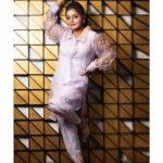 Sayantani Guhathakurta Instagram - Elegance is an attitude ... 💜 Click - @anjandhauriphotography Mk up - @ig_baishakhi Hair - #joydas Styling - @proloydasguptacouture Outfit - @sansabypoojakapoor Location - @thepark_kol Shoot for @aajkaal.in Retouch - @retouch_amit