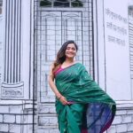 Sayantani Guhathakurta Instagram - চায় হৃদয় তোর সাড়া.... 🖤🤍 #reels #reelsinstagram #reellove #reelvideo #reeitfeelit #reelkarofeelkaro #reelkorbofeelkorbo #trending #boireeltime #kolkata #kolkatadiaries Mk up n hair - @makeupbysumanganguly Jewellery - @alora_by_anindita Captured by @clickbuzzabir ast - @sayan_rakshit95