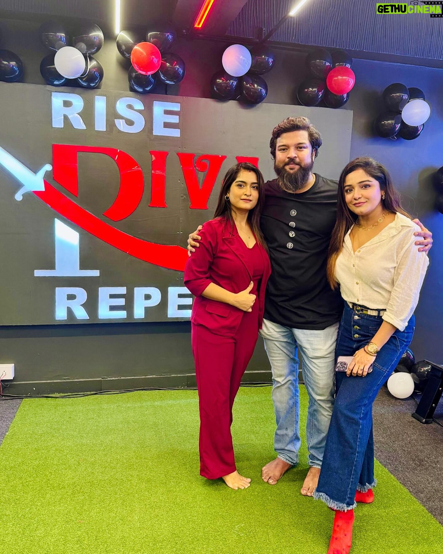 Sayantani Guhathakurta Instagram - @rivalsportsindia gym opening day ā¤ļø 1st sports gym in Kolkata .. swipe left āļø congratulations bro @sj_godlyk and @doctor.athlete . @rivalfitnessstudio 1st look by @t2telegraph .. spl thanks to @smita_rcee šš» Wonderful write up @khatoonfarah