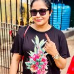 Sayantani Guhathakurta Instagram - Somewhere inside of all of us is the power to change our world. So think twice vote wise 🇮🇳 Swipe left ◀️