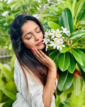 Sayantani Guhathakurta Instagram - Don't wait for someone to bring the flowers 
Plant ur own garden and decorate your own soul 💚
Swipe left ◀️

#weekenddestination #resort  #closetonature  #greeneyes #flowers #flowerlove  #peaceful @ibiza_the_fern_resort_and_spa