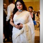 Sayantani Guhathakurta Instagram - Pure as the driven snow in my white saree🤍 Swipe left ◀️ Jewellery - @style_addict_jewellery Courtesy - @t2telegraph Thanks @henaamad and @imranzaki05 💕 #latepost #lastsaturday #sareelove #summer #summerfashion #ifterparty
