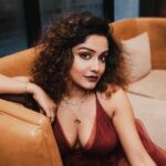 Sayantani Guhathakurta Instagram – Style is a reflection of ur attitude ❤️
Photographer – @mohit_essence
Mk up n hair – @rupsmagicbrush
Location – @holidayinnkolkataairport