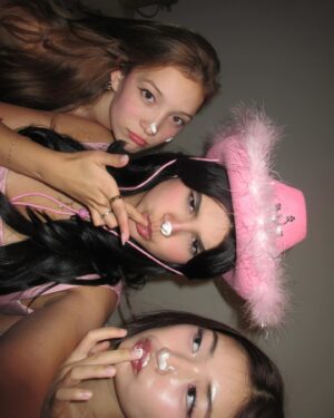 Saylor Bell Curda Instagram - here’s to the girl that taught me lifelong friendships can be formed in a week and scream singing your favorite songs is better with a partner. happy birthday my saratonin, I love you like air🫶
- dirty little rat