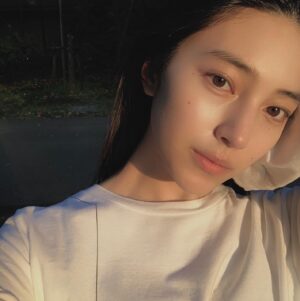 Sayu Kubota Instagram - 皆様GW如何お過ごしでしょうか？
私の最近は、新しい作品を撮影中です。お知らせまでお楽しみに。そして、ドラマ「寂しい丘で狩りをする」も放送中ですので是非ご覧下さい。
4月も今日で終わりか〜
GW素敵に過ごせますように🌼