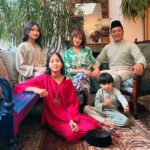 Sazzy Falak Instagram - Selamat Hari Raya Aidilfitri from my #NashSazzy family to yours ❤️ Maaf Zahir dan Batin 🙏🏼 . #nashsazzyraya #imaanlilytiararoseraya #idrisnashnazrilraya
