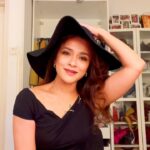 Sazzy Falak Instagram – It’s been a while since I wore a hat out 🤪💜 #sazfash #transitionvideo #transitionreels #sazzybuathal