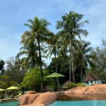 Sazzy Falak Instagram - Hanging out at the Rock Pool on this sunny Sunday! @westinlangkawi #nashsazzylangkawi #imaanlilytiararoselangkawi #idrisnashnazrillangkawi