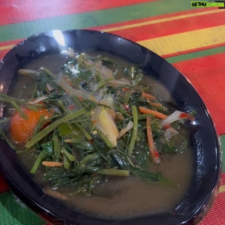 Sazzy Falak Instagram - As soon as the recent school end holiday began, us family made our way again to Cherating to check out the @cisf.2024 and to continue our surfing lessons. Here are some videos from the trip because this Momma malas nak edit 🤪🤣 1. Arrived Cherating on 10th evening and I had the biggest smile on my face 2. Kids running to the beach 3. The atmosphere of the Cherating International Surfing Festival 4. Dinner spread at Nabil’s Ikan Bakar Cherating 5. Invited Imaan’s bestfriend Naeema and her family. I was especially excited to have the mom @aznida.az join me on this trip as we got close during the kids many standard 6 activities as of late 6, 7, 8. Enjoying the nighttime activities that @cisf.2024 had to offer