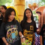 Sazzy Falak Instagram - On the 28th of April, we celebrated my husband’s @nash_idrus and twin daughters’ @imaanlilytiararose birthday at one of favourite places in Malaysia… Sunway Lagoon Theme Park! . The day started as early as 11am with our guests arriving at the Surf Pool Entrance and then were ferried (more like buggy-ed) to the Splash Park where the party and food were set up beautifully. @sunwaylagoonmalaysia even organised a scavenger hunts for the kids which got them to explore the whole theme park. Everyone got prizes filled with Sunway Lagoon merchandises too! After a whole lot of eating and the scavenger hunt, the kids then had the time of their lives going on probably every ride there, dry park and wet park all. Bukan budak2 je yg excited, the adults pun gila2 nail rides hokayyy! My favourite one… the Vuvuzela!! Hahahaha! It definitely was one of the best decisions I’ve ever made, to throw the girls 13th birthday party at Sunway Lagoon. We all had a blast!!!