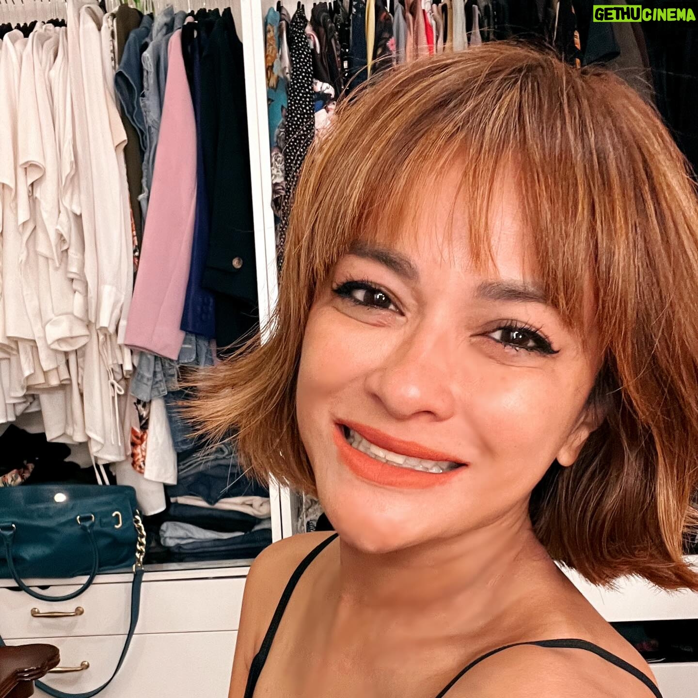 Sazzy Falak Instagram - Once in a while #selfie #sazfash #shorthair @eightdays.salon