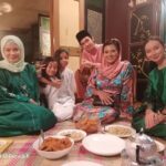 Sazzy Falak Instagram – Kami dah ‘ terpaling raya ‘ 🎉💃🏻❤️

Shooting tele #terpalingdrama #astro
Production @mermaidstudios @adrianajasmay 
Direct by @liyanajasmay 
Make up by @iamjijaanuar 
Photo by @zafirahtahir 

With my cracky cast 
@sazzyfalak 
@nurel_baharin 
@razinq
