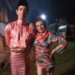 Sazzy Falak Instagram – Kami dah ‘ terpaling raya ‘ 🎉💃🏻❤️

Shooting tele #terpalingdrama #astro
Production @mermaidstudios @adrianajasmay 
Direct by @liyanajasmay 
Make up by @iamjijaanuar 
Photo by @zafirahtahir 

With my cracky cast 
@sazzyfalak 
@nurel_baharin 
@razinq