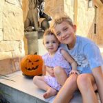Scarlett Hefner Instagram - Pumpkin carving with the girls 🎃
