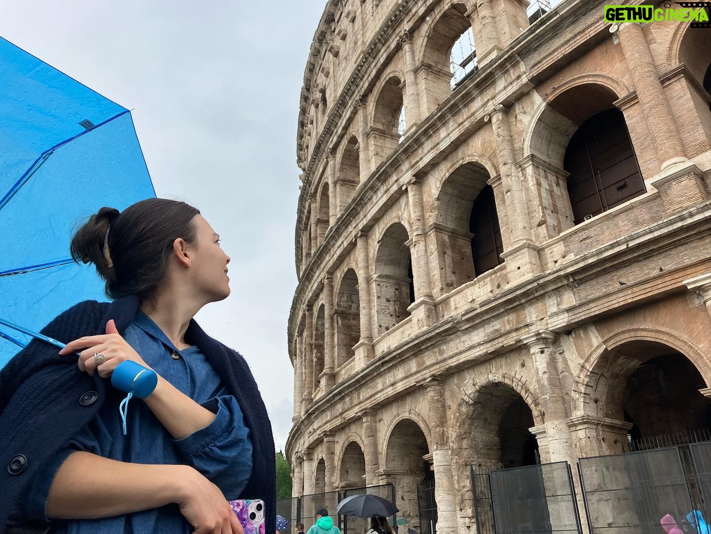 Scarlett Hefner Instagram - Evening outings with friends and daytime adventures through Rome 🇮🇹