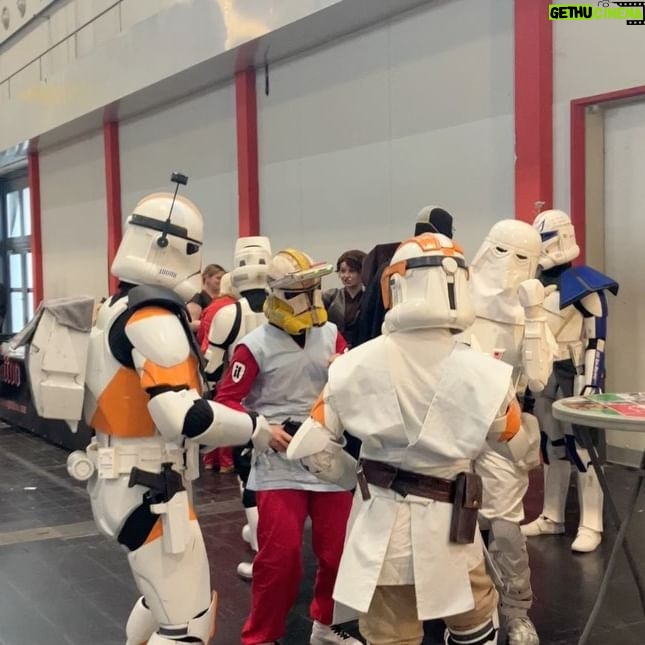 Scarlett Hefner Instagram - We had a very nice time in Dortmund at German Comic Con the last few days. A real treat visiting with old and new friends.🇩🇪