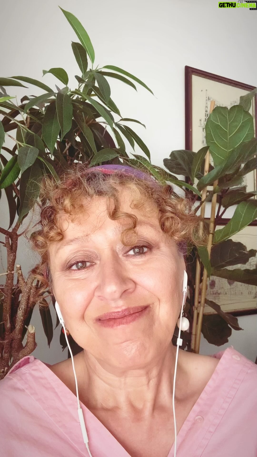 Şebnem Sönmez - 661 Likes - Sanatla ilk karşılaşmamızı nasıl hatırlayabiliriz?
Belki o ilk karşılaşmayı değil ama izlerini sürebildiğimizde bizde yer edinen anı bulabilir miyiz dersiniz?
Sanatçının Yolu Online Workshop
İlk hafta biraz buralarda gezinmek güzel, derin ve anlamlı 🤍
İlk ders
12 Mayıs 2024 Pazar Anneler Günü
Bilgi ve kayıt için mail yazınız 🤍
netiyatrosu@gmail.com
Sevgilerimle 🤍
#sanatçınınyolu #onlineatölye
#sanat #atölye #yaratıcılık #intermodalart #intermodalite #expressiveart #expressiveartstherapy #dışavurumcusanatterapi #juliacameron #şebnemsönmez