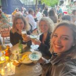 Seda Türkmen Instagram – Yavrusu her zaman annesini arar, annesine sığınır.. doğrusu ile övgüyü, yanlışı ile azarını tek ondan ister, ondan dinler.. önü sonu ona çıkar ya da ondan çıkar :) annen hayatta ise kıymetini bilmeli, üzerine bir de yanında ise şansına dua etmeli.. 

ben ise her geçen gün onu daha iyi anlıyorum.. ona benzemeyi kaderden değil, bile isteye kendim seçiyorum.. 🤍