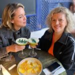 Seda Türkmen Instagram – Yavrusu her zaman annesini arar, annesine sığınır.. doğrusu ile övgüyü, yanlışı ile azarını tek ondan ister, ondan dinler.. önü sonu ona çıkar ya da ondan çıkar :) annen hayatta ise kıymetini bilmeli, üzerine bir de yanında ise şansına dua etmeli.. 

ben ise her geçen gün onu daha iyi anlıyorum.. ona benzemeyi kaderden değil, bile isteye kendim seçiyorum.. 🤍