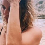Seda Türkmen Instagram – Yerle gök arasında, bir yerde…