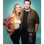 Seda Türkmen Instagram – Erdal ve Ece geliyor 😍 
23 Şubat 2024 🫠🤍

Herhalde en eğlendiğim, en güldüğüm, en “biz”den olan ve kendimi böyle bir partnerim olduğu için “en şanslı” hissettiğim film. 

Evlilik ve aşk komedisi üzerine filmimiz yakında🥸🤍 “aaa bu biziz ya” diyecek ve çok güleceksiniz.😁
@sahangokbakar 🤩👏👏
