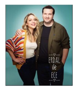 Seda Türkmen Instagram - Erdal ve Ece geliyor 😍 23 Şubat 2024 🫠🤍 Herhalde en eğlendiğim, en güldüğüm, en “biz”den olan ve kendimi böyle bir partnerim olduğu için “en şanslı” hissettiğim film. Evlilik ve aşk komedisi üzerine filmimiz yakında🥸🤍 