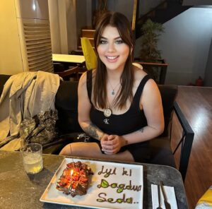 Seda Tosun Instagram - Doğum günümün en güzel hediyesi canım kızım 🩷🧿🎂👸👶🍼 maşallah