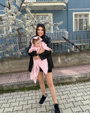 Seda Tosun Instagram - İyi bayramlar 🩷🎀🧿 maşallah