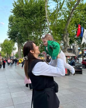 Seda Tosun Instagram - Anne- kız günümüz 💕🎀👶🍼🧿 maşallah 🧿🧿🧿