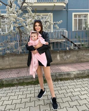 Seda Tosun Instagram - İyi bayramlar 🩷🎀🧿 maşallah