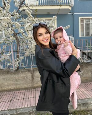 Seda Tosun Instagram - İyi bayramlar 🩷🎀🧿 maşallah