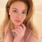 Sedef Şahin Instagram – Kar mı geliyormuş?? Bence bugün de hava pek bir güzel,tam pazar keyfi havası ama kar özledik valla🫠#cozysunday #home #sweethome