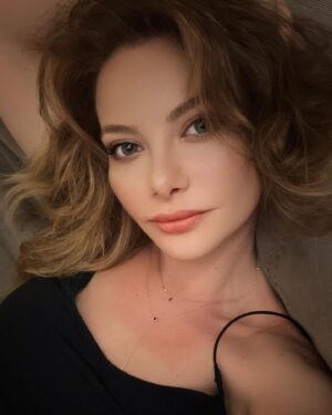 Sedef Şahin Instagram - Çağrıya yanıt verin ! Ruhunuz sizi ne yapmaya çağırıyor ? Good night all😉💋