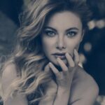 Sedef Şahin Instagram – Bir yanımız yaprak döker 🍂👉🏻 Bir yanımız bahar bahçe🍃😉 B&W or Colourful ?? #seçmeli #optional #choose