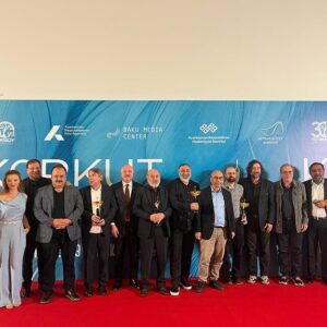 Sedef Şahin Instagram - Ne güzeldin Bakü! 🇦🇿💙
Bu yıl Azerbaycan’da düzenlenen 3. Korkutata Türk Dünyası Film Festivaline misafir olduk.Gönüllerin bir olduğu,dünyada güzel işler de oluyor dedirten çok güzel bir deneyimdi benim için ☺️Başta sokaklarda sevgiyle karşılayan Azerbaycan halkına,nazik davetleri için @tckulturturizm bakanlığına @turksoyorg a, bizi yalnız bırakmayıp tüm samimiyetiyle yanımızda olan bakan yardımcımız @bthnmumcu ya , @dr.ibrahimsaritas a , misafirperverlikleri için @azerbaycankulturtemsilciligi ne ve ilgileri için @cundali @sdoganayy @ceren_dek ve tüm bakanlık yetkililerimize teşekkür ederim.Sanat iyidir,iyileştirir☺️Nice böyle güzel işler yapabilmek dileğiyle🙏🏻💐 #azerbaycan #baku #korkutatatürkdünyasıfilmfestivali
