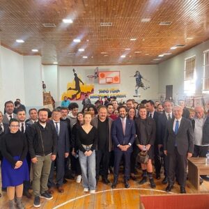 Sedef Şahin Instagram - Ne güzeldin Bakü! 🇦🇿💙
Bu yıl Azerbaycan’da düzenlenen 3. Korkutata Türk Dünyası Film Festivaline misafir olduk.Gönüllerin bir olduğu,dünyada güzel işler de oluyor dedirten çok güzel bir deneyimdi benim için ☺️Başta sokaklarda sevgiyle karşılayan Azerbaycan halkına,nazik davetleri için @tckulturturizm bakanlığına @turksoyorg a, bizi yalnız bırakmayıp tüm samimiyetiyle yanımızda olan bakan yardımcımız @bthnmumcu ya , @dr.ibrahimsaritas a , misafirperverlikleri için @azerbaycankulturtemsilciligi ne ve ilgileri için @cundali @sdoganayy @ceren_dek ve tüm bakanlık yetkililerimize teşekkür ederim.Sanat iyidir,iyileştirir☺️Nice böyle güzel işler yapabilmek dileğiyle🙏🏻💐 #azerbaycan #baku #korkutatatürkdünyasıfilmfestivali