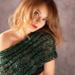 Sedef Şahin Instagram - İyi mi bayramlar sahi ?…İçimiz buruk ,kalbimiz kırık direniyoruz yaşamaya. Daha güzel bayramlara demek geldi içimden 🍬💐🤍