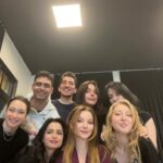 Sedef Şahin Instagram - Bugün yepyeni bir sayfa açıldı hayatımda ve Bahçeşehir Üniversitesi’nde öğretim üyesi oldum ☺️ O kadar mutlu ve gururluyum ki…Yıldız hocamın,meleğimin bana vasiyetiydi öğrenci yetiştirmem ben de “hazır hissettiğimde söz hocam “demiştim. Bugün ilk adımımı attım ve ilk dersimizi yaptık.Arayıp söyleyemedim,yanınıza koşamadım belki ama bizi izlediğinize eminim hocam🥹🩷Peki neden Bahçeşehir Üniversitesi? Çünki yıllardır çok hayran olduğum çiçek gibi bir rektörümüz var🙏🏻Elimi tutup , bana benden çok güvendiğini hep hissettiren rektörümüz kıymetli @esrahatipogluu_ na ,sevgiyle ekibine dahil edip kucak açan bölüm başkanımız @uluc.esen e ve heyecanla gözlerime bakan tüm öğrencilerime teşekkür ederim.Dilerim yolumuz uzun ve güzelliklerle dolu olur🙏🏻İlk gözağrılarım ve özel olacaksınız 🙏🏻 Çok yaşayın,sevgiyle,aşkla 😉🙏🏻💐 #bau #konservatuvar #tiyatro