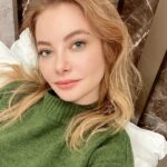 Sedef Şahin Instagram - Güzel günler…😉💐 #green #day
