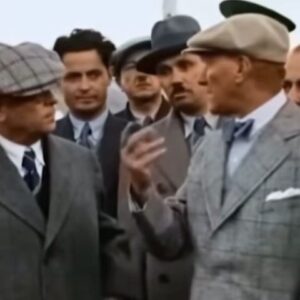 Sedef Şahin Instagram - Ahhh… Karanlığa bir güneş gibi doğan “CUMHURİYET”imizin 100. Yılı kutlu olsun… İyi ki Atatürk bizim , iyi ki cumhuriyet bizim ! Emanetin emanetimiz Atam! Nice yüzyıllara ❤️🤍🇹🇷 #29ekimcumhuriyetbayramı
