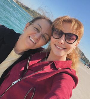Sedef Şahin Instagram - Seninle her şeye varım ben🥰Annemmmm her günümüzün bir öncekinden güzel olduğu nice sağlıklı yıllarımız olsun🙏🏻Bir hayalimiz var bizim🤗💕💐 #best #mom