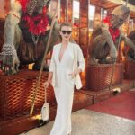 Sedef Şahin Instagram - Amca biraS kötü bakıyo ama..😶 #goodeveningworld #white #night #tb 💫