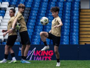 Seema Jaswal Instagram - AD Thrilled to have joined @suresportuk on site at @chelseafc last week to see its #BreakingLimitsProgramme in action. The programme works with NGOs and grassroots initiatives around the world helping disadvantaged young people to break down the barriers holding them back from moving however they want. Sure recognises the power of movement and how important it is that everyone has the ability to move however and whenever they want. It’s part of the reason why I’ve been an ongoing Sure partner, as a sports fan, supporter and now parent, I want to make sure my little girl has every opportunity to partake in movement and sport however she chooses. Sport can teach us so much more than we realise and that transcends to so many other parts of our lives. It’s such a powerful tool for social change and it was an honour see programmes like this one in action.
 
And bonus, I got to catch up with my friend @enialuko and I got some tips from the coaches from @chelseafc for my Sure #BringTheHeat challenge!