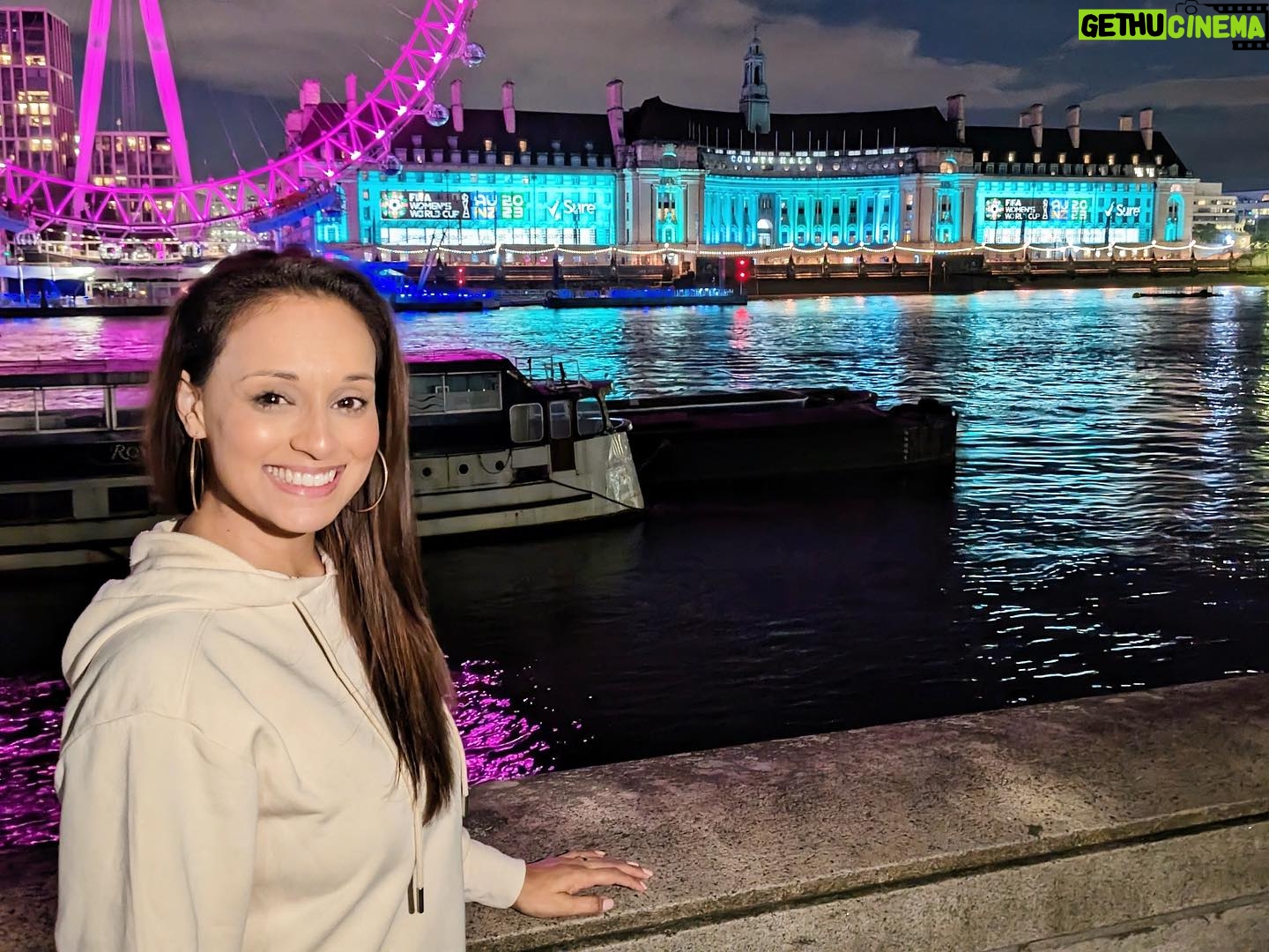 Seema Jaswal Instagram - AD. Last night, @suredeodorantuk invited me to County Hall to witness their projection of Lioness @laurennjjames onto one of London’s iconic landmarks. It was both beautiful and inspiring to see especially against such a stunning backdrop✨ As a sponsor of the @fifawomensworldcup , Sure is committed to supporting and celebrating women’s football, nonstop. ⚽💪 Whatever happens on the pitch this summer, Sure is proud to champion women’s football and hopes to help inspire the next generation of footballers. I’m so glad that I got to bring my girl down with me and am incredibly proud that she will grow up in a world seeing women in sport being celebrated like this 🥰👍 Go on Lionesses! #Sure #SureNonstopProtection #fifawwc